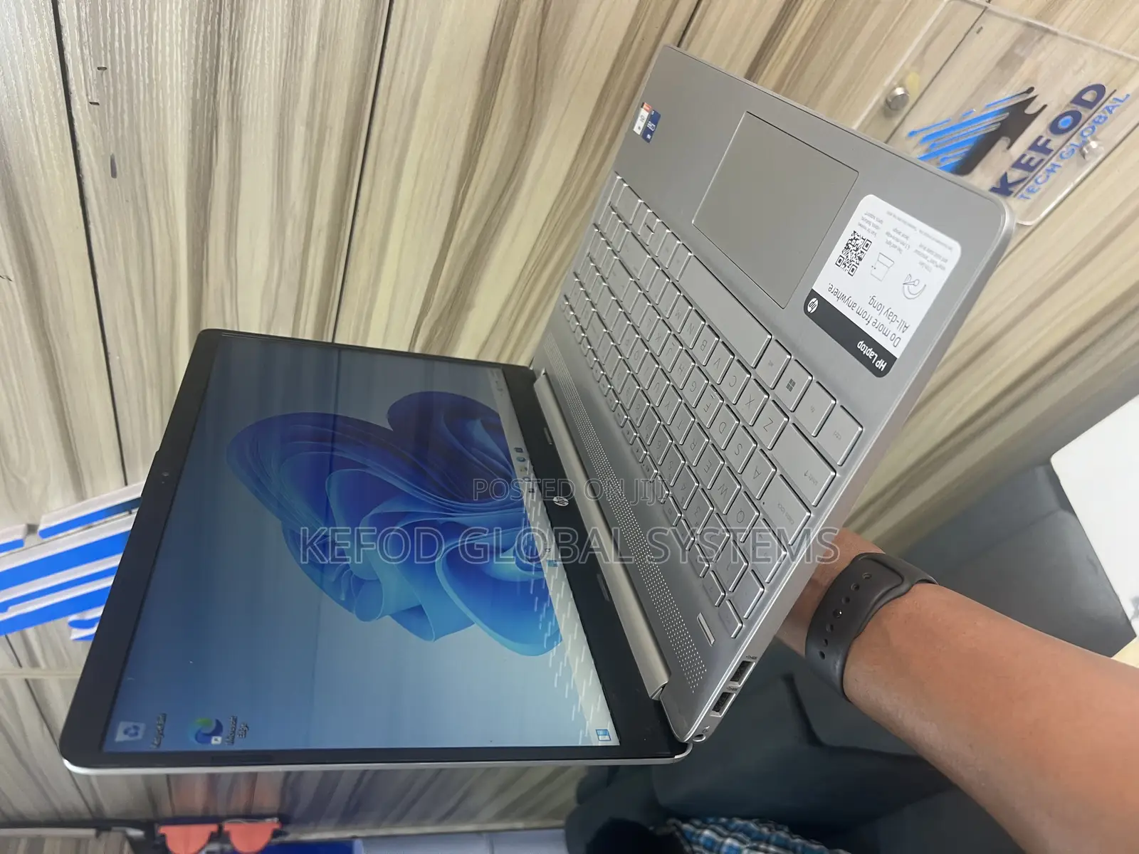 Laptop HP 15-Dy2075tg 12GB Intel Core I5 SSD 256GB