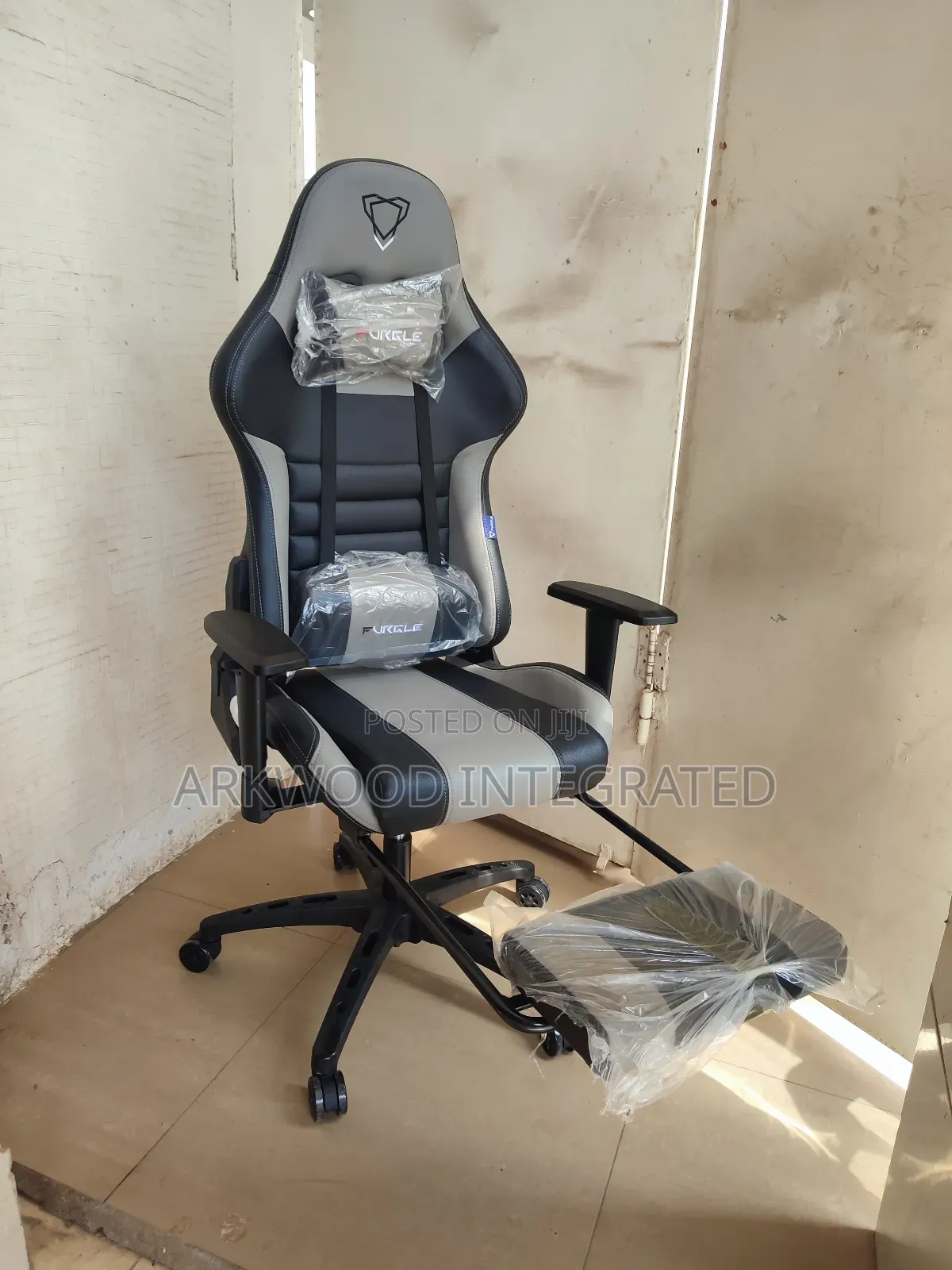 Ergonomic Gaming/Office Chair With Footrest