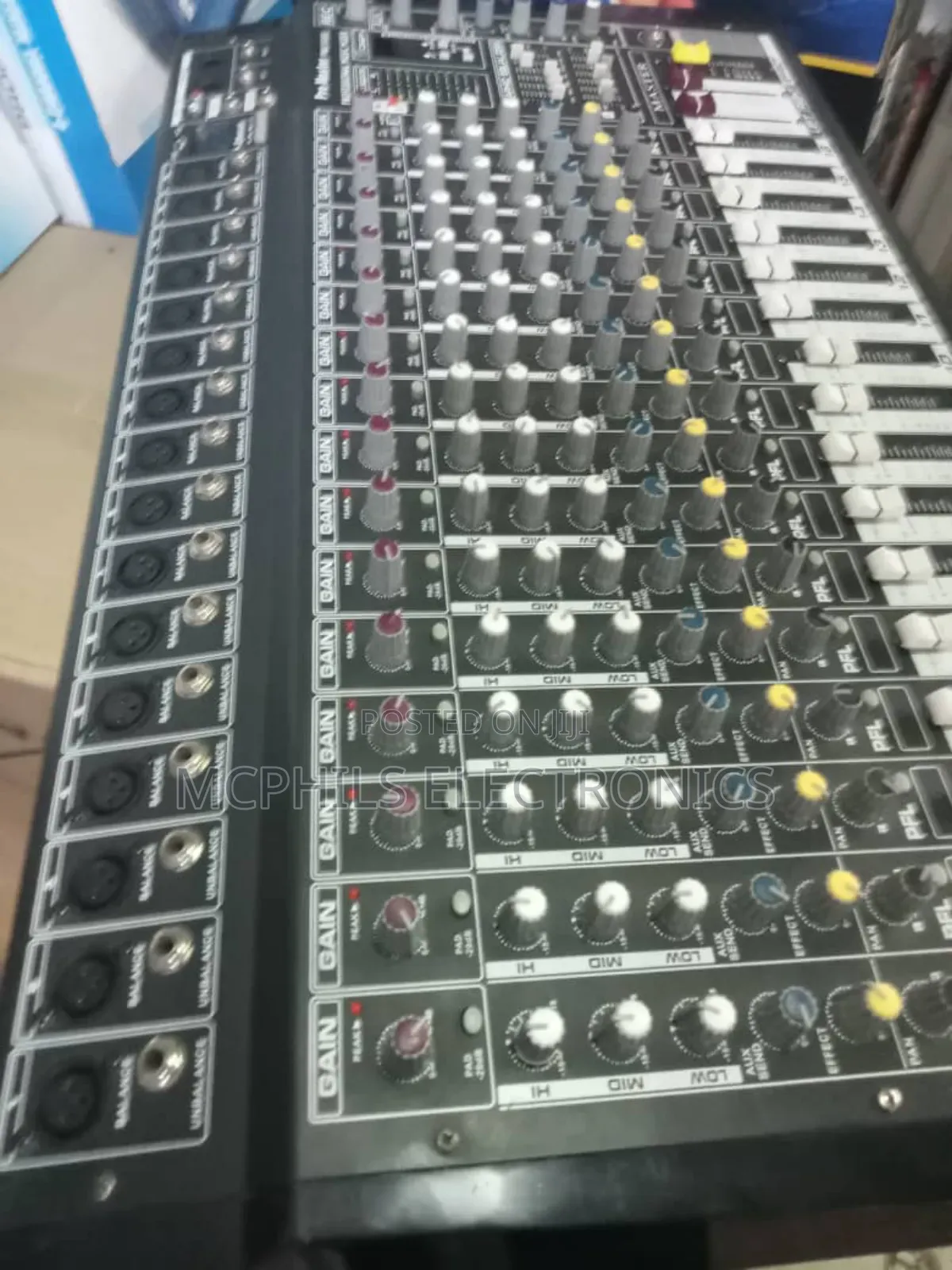 16-channels Powered Cmx Mixer Console.