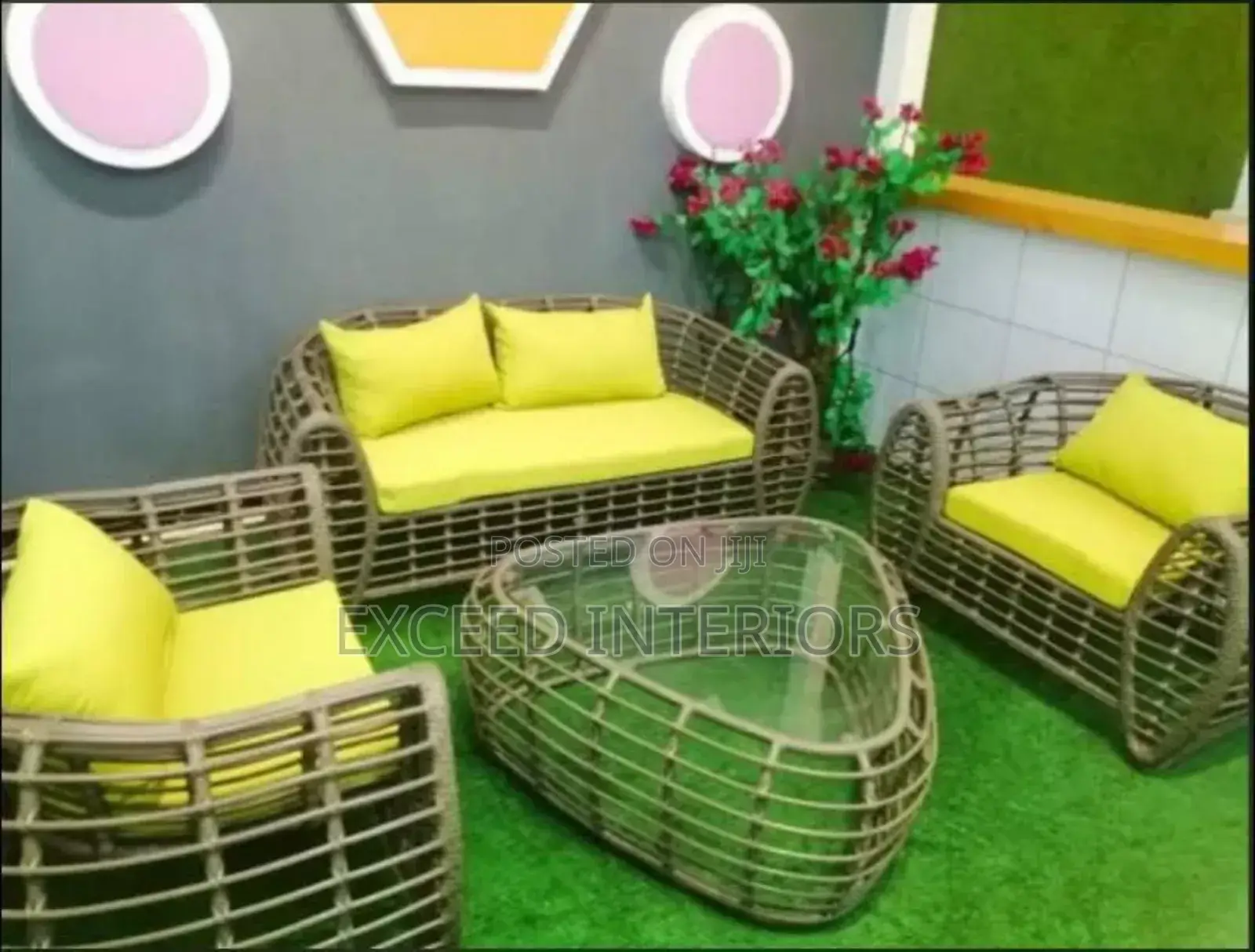 Quality Imported Restaurant Chairs With Center Table