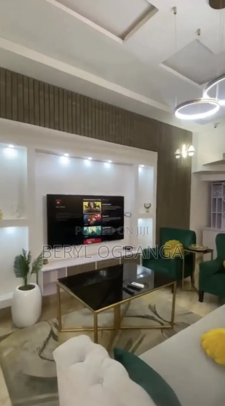 Weekly Apartment Per Week With Luxury Sitting Room