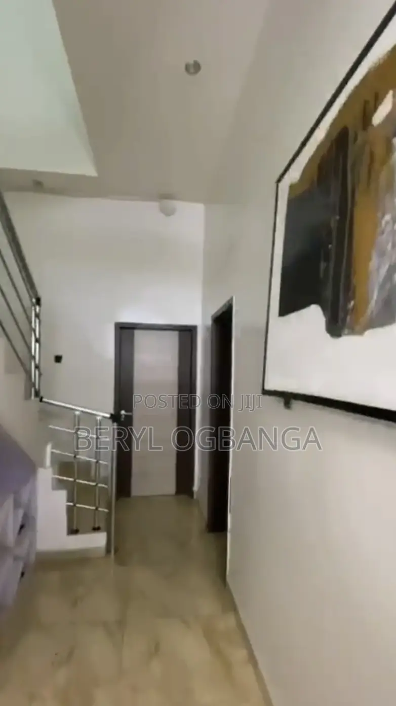 Weekly Apartment Per Week With Luxury Sitting Room