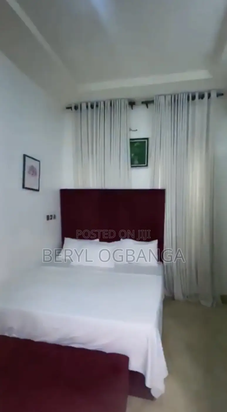 Weekly Apartment Per Week With Luxury Sitting Room