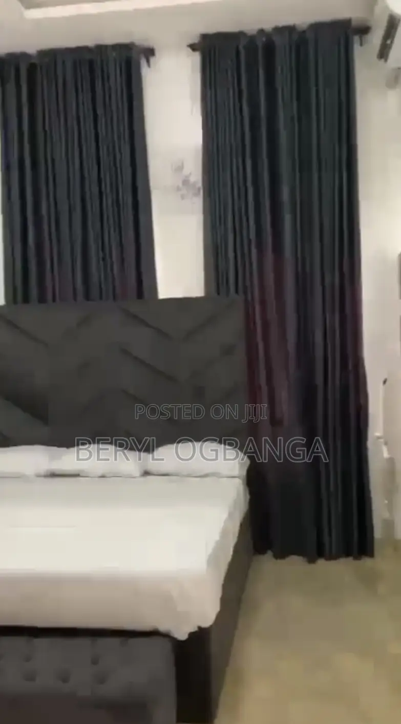 Weekly Apartment With Luxury Sitting Room and Netflix