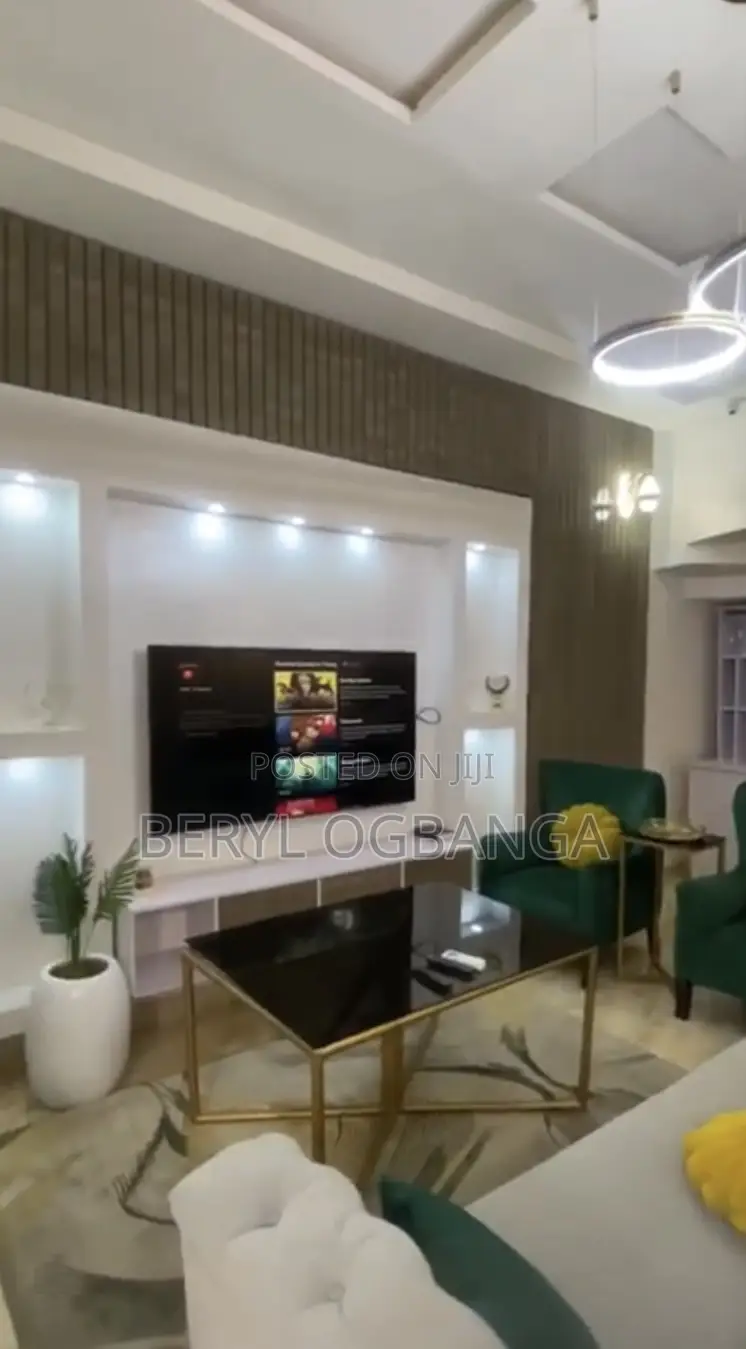 Weekly Apartment With Luxury Sitting Room and Netflix