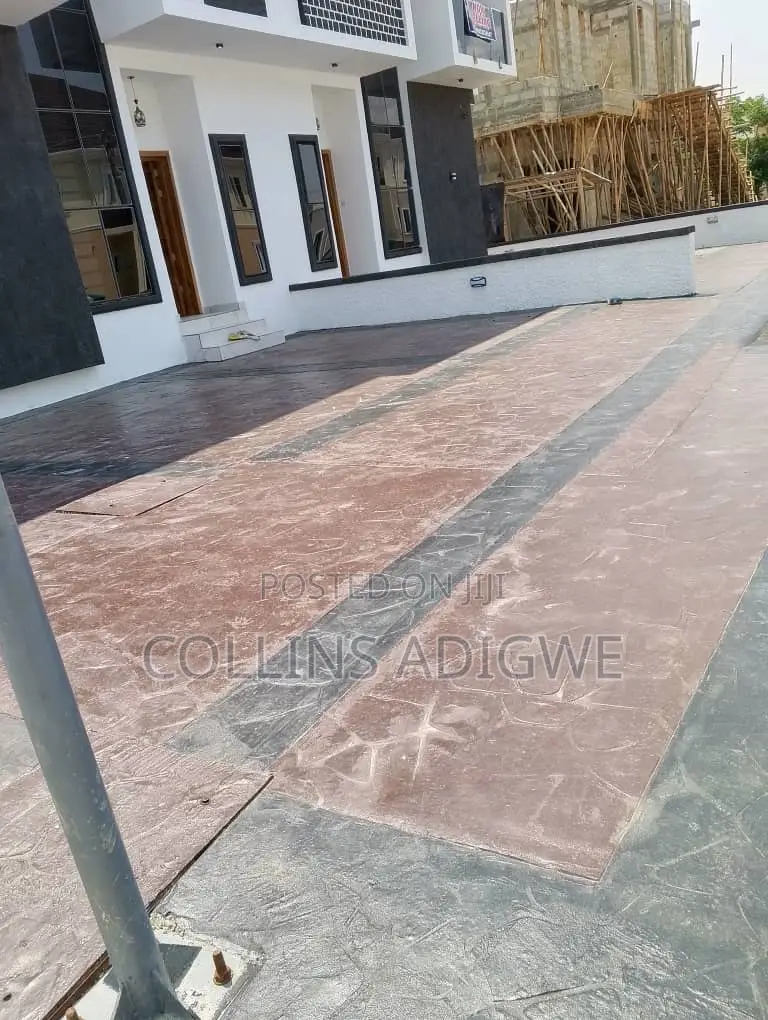 4bdrm Duplex in Security Estate, Off Lekki-Epe Expressway for sale