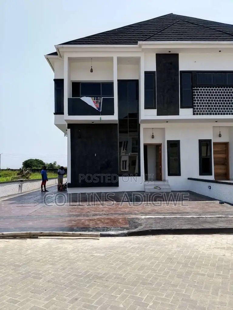 4bdrm Duplex in Security Estate, Off Lekki-Epe Expressway for sale