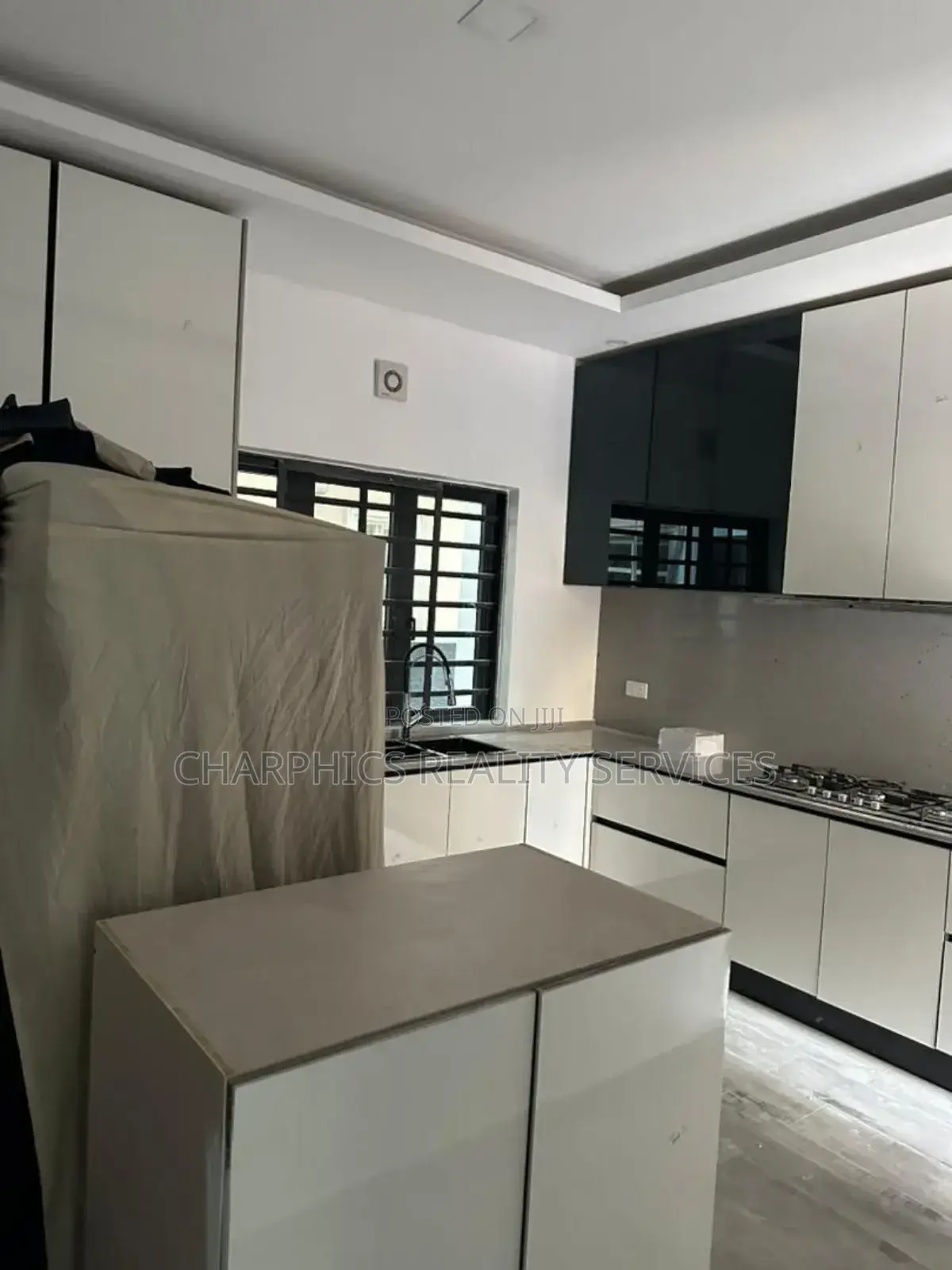 4bdrm House in Lekki Phase 1 for sale