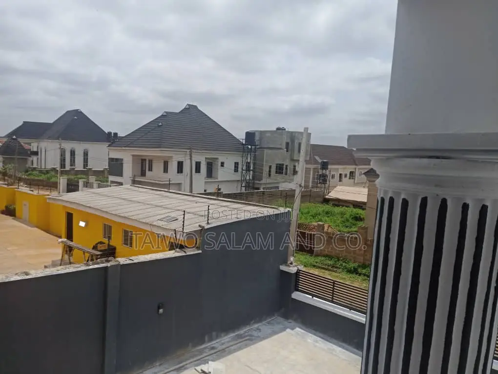 4bdrm Duplex in Akala Express for sale