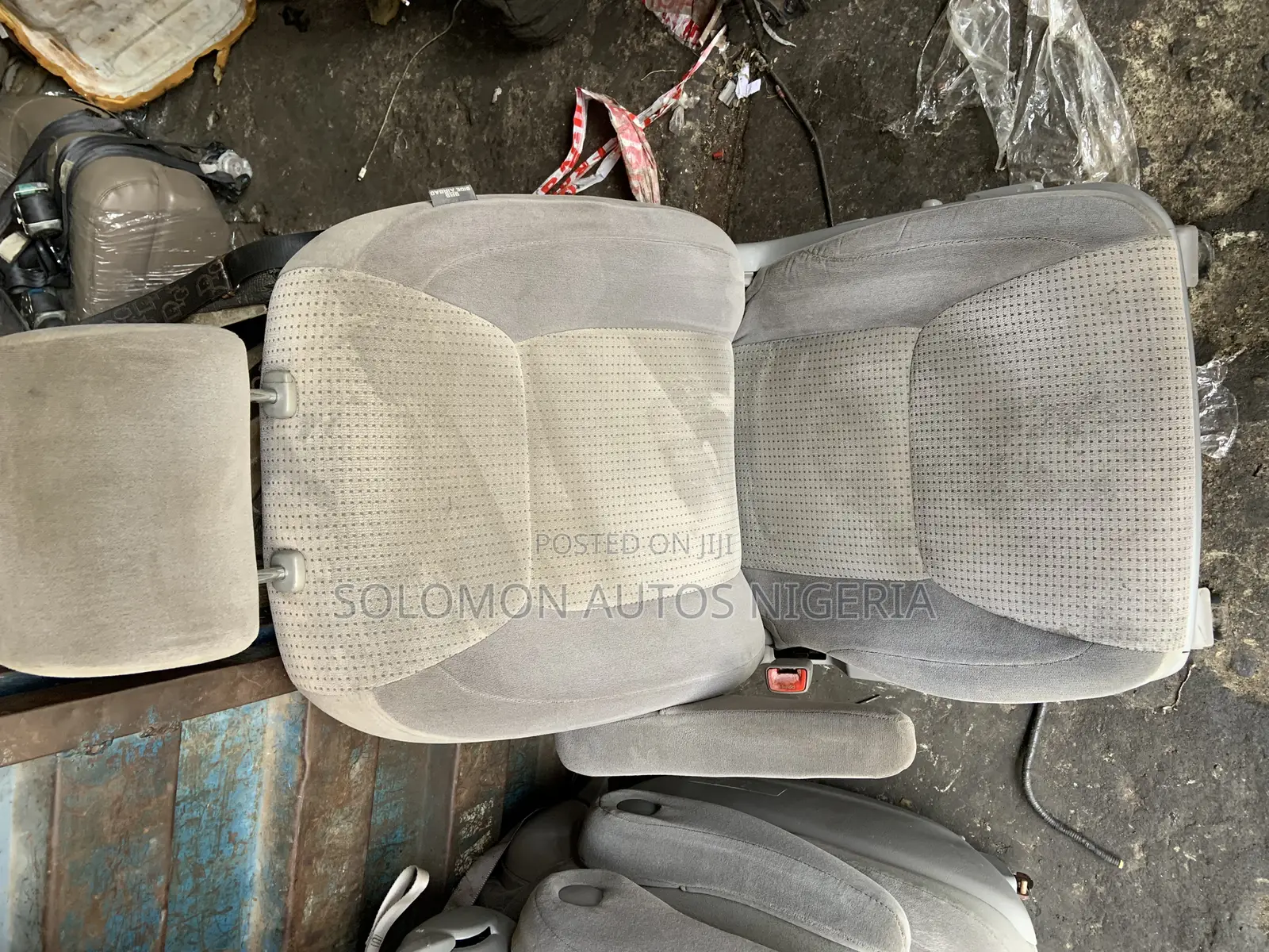 Complete Seat of Toyota Sienna 2006 Model