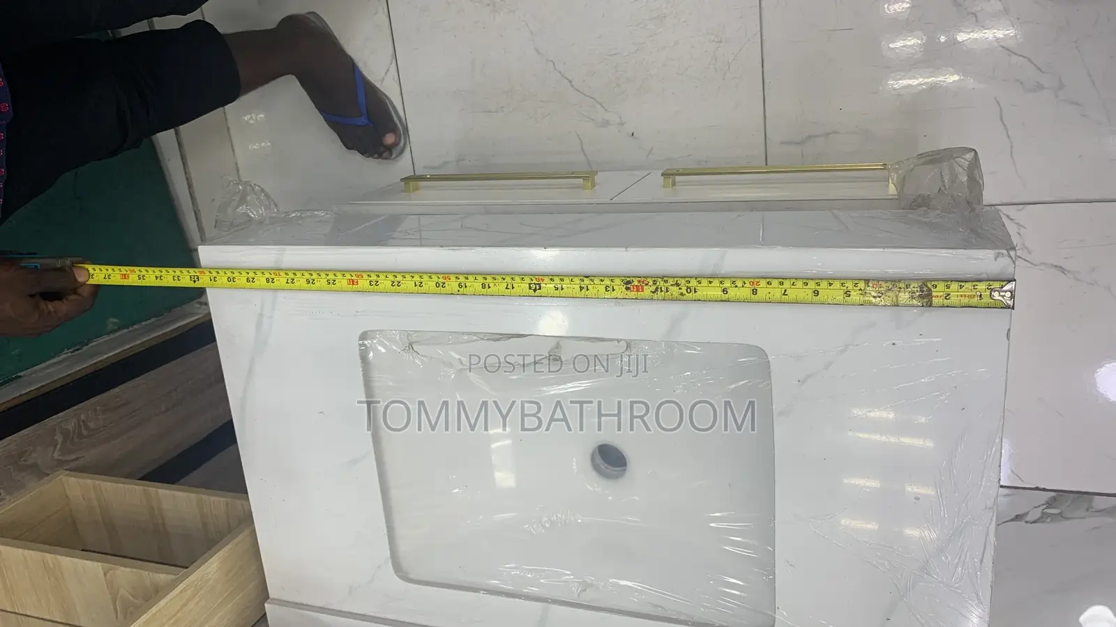Cabinet With Basin