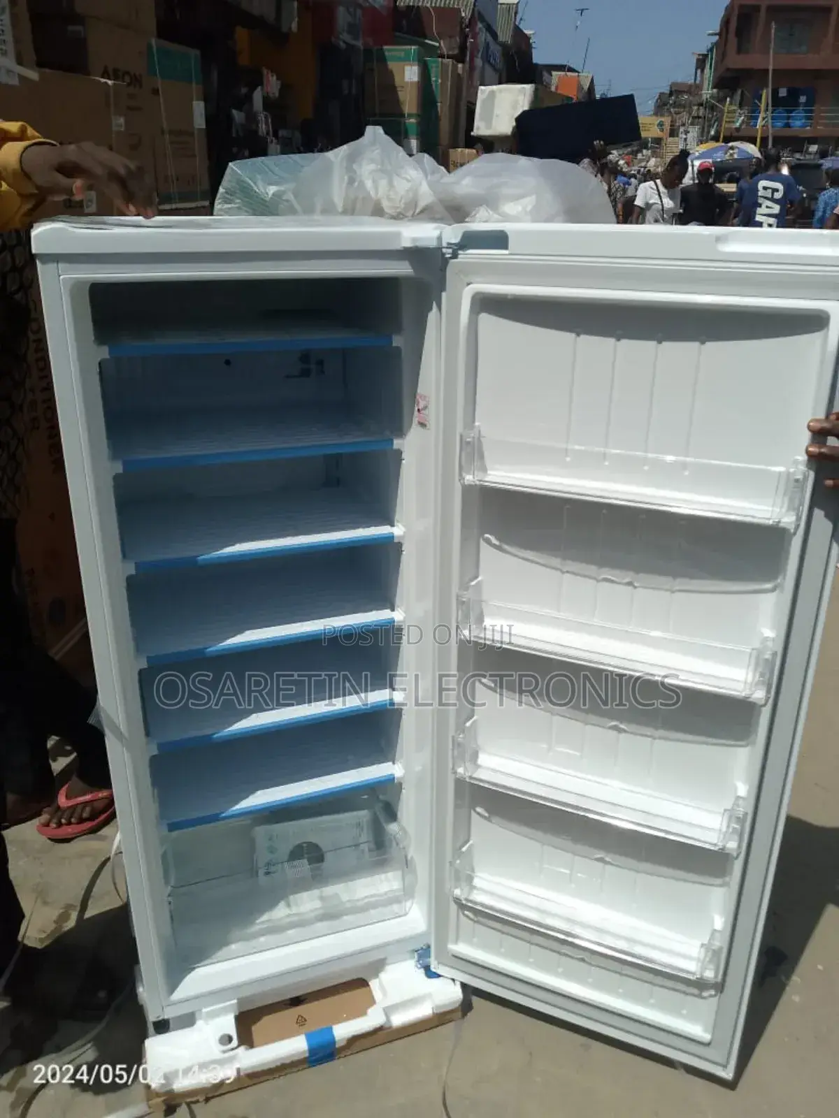 Lg Standing Freezer for Blocks and Can Minerals Purposes