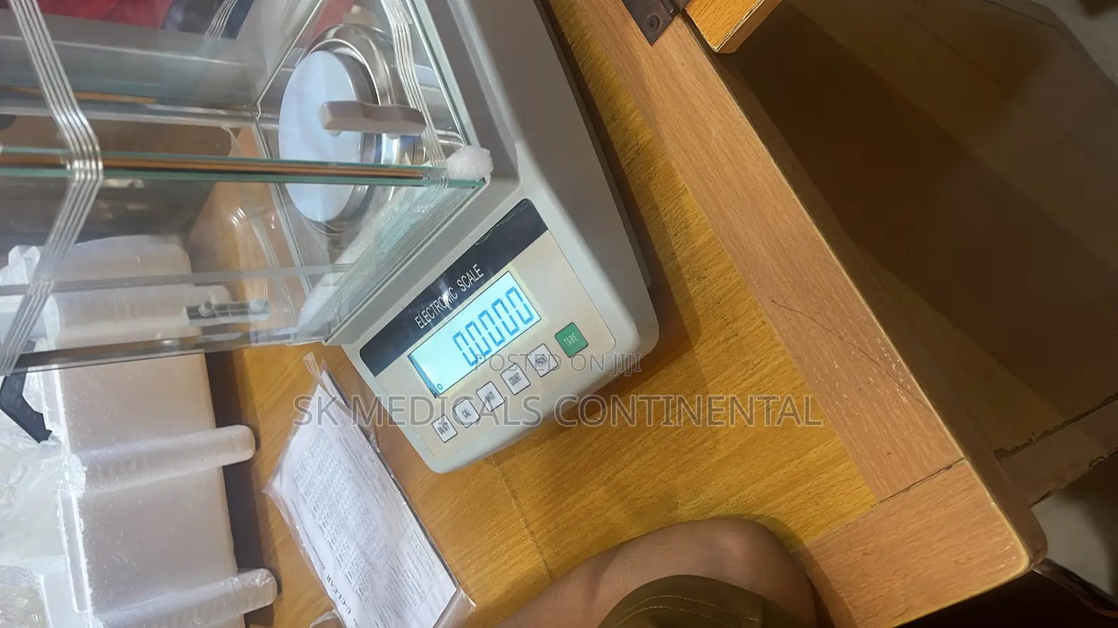 Analytical Electronic Weighing Balance