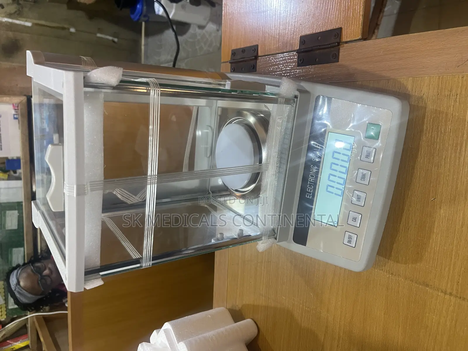 Analytical Electronic Weighing Balance
