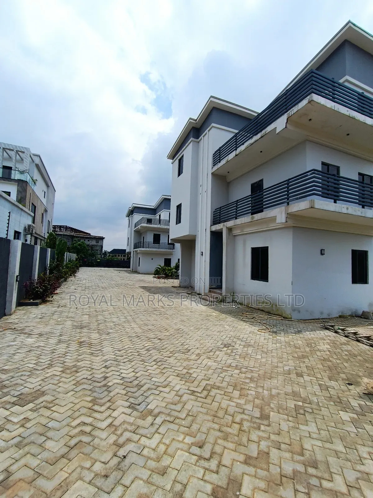 6bdrm Duplex in Katampe Extension for sale