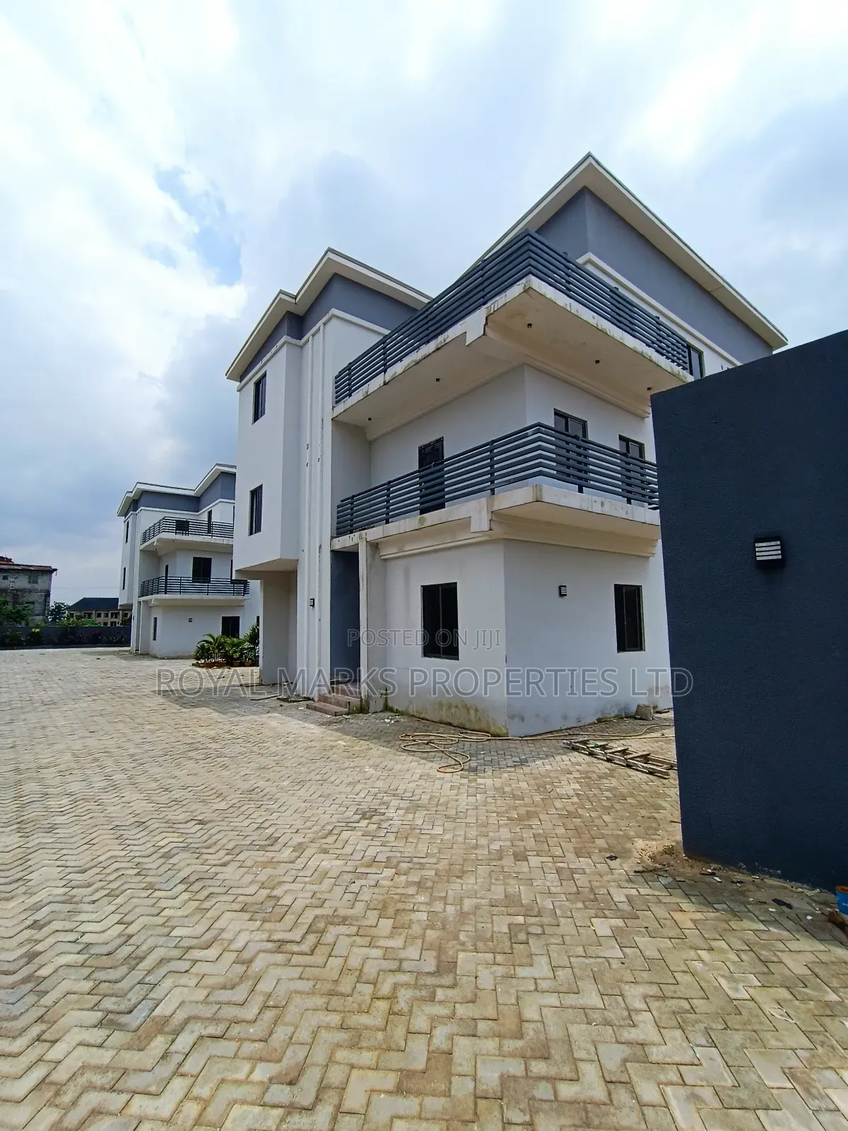 6bdrm Duplex in Katampe Extension for sale