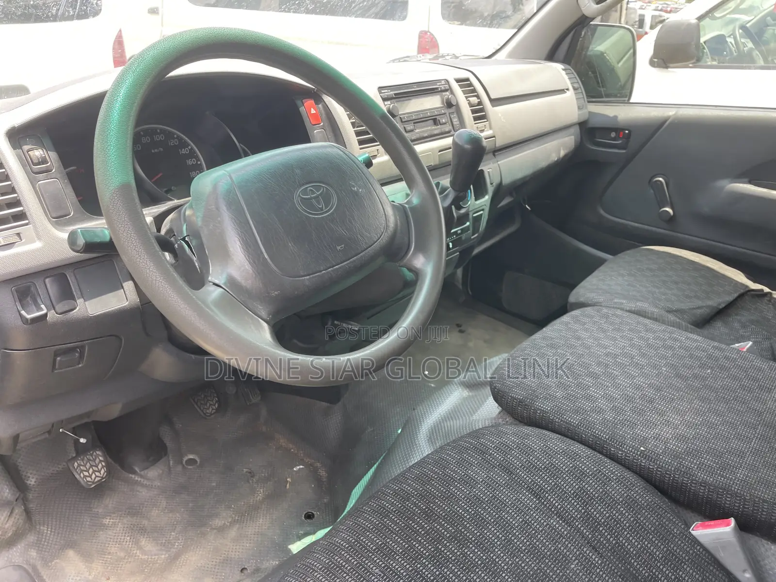 Toyota HiAce 2010 White
