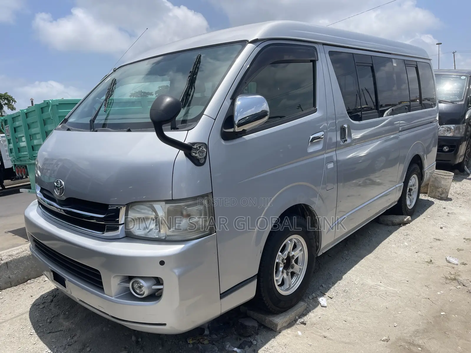 Toyota HiAce 2011 Silver