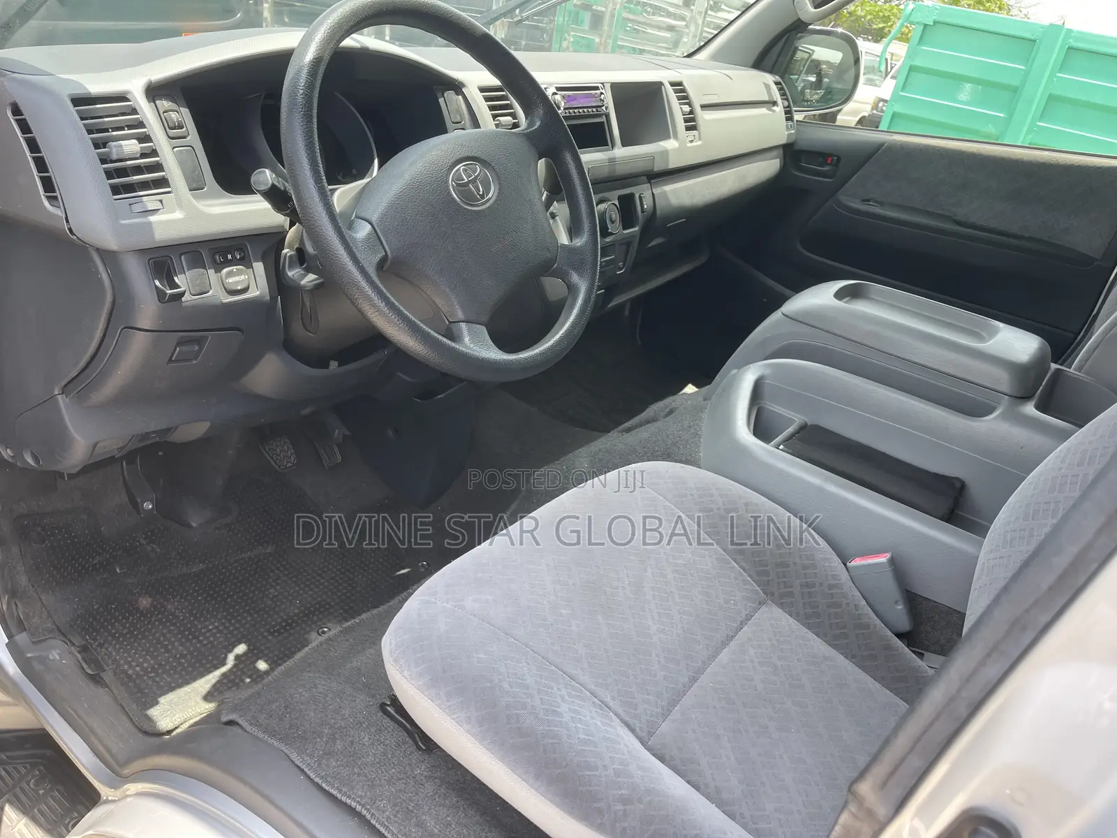 Toyota HiAce 2011 Silver