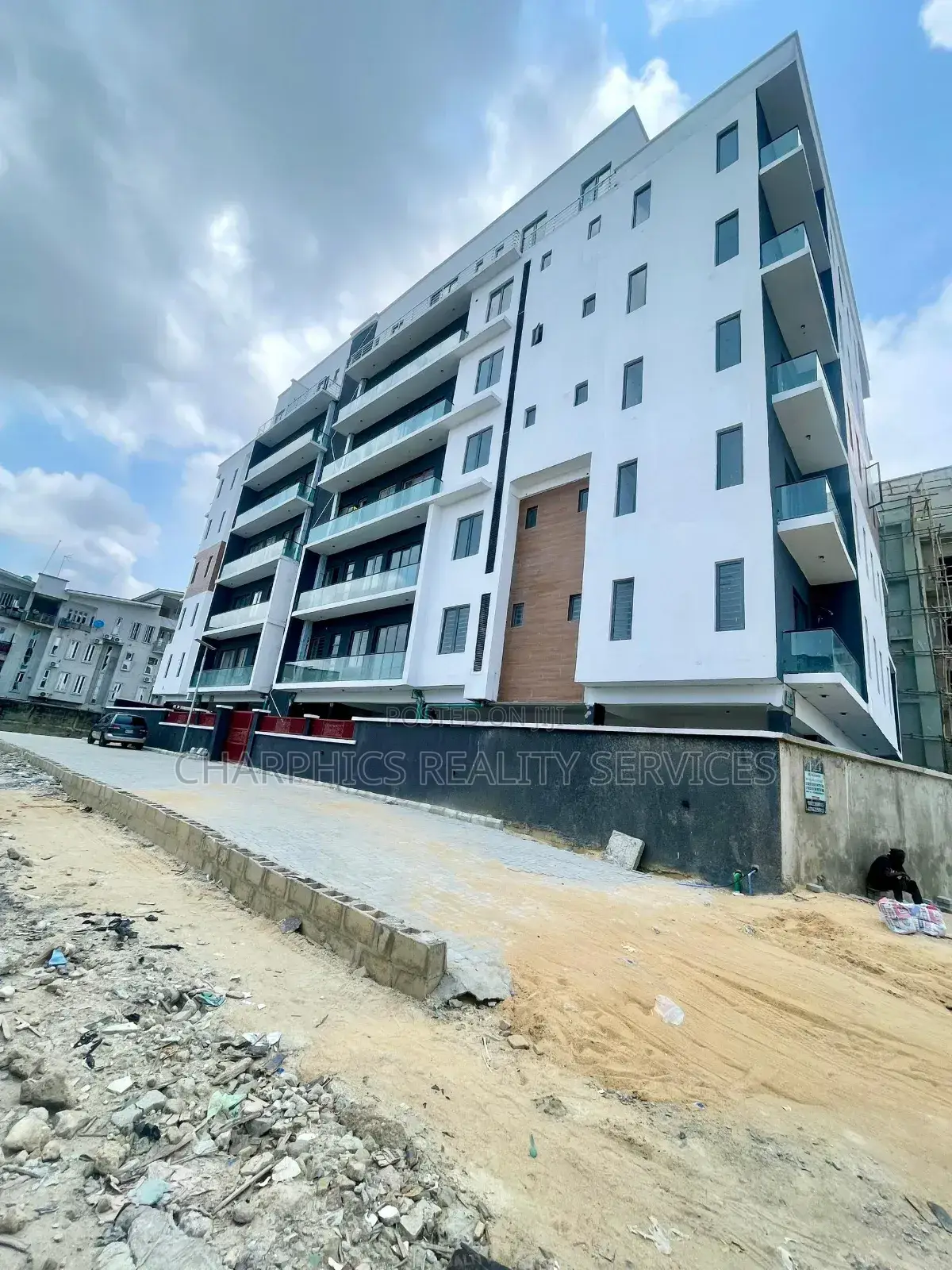 4bdrm Penthouse in Lekki Phase 1 for sale