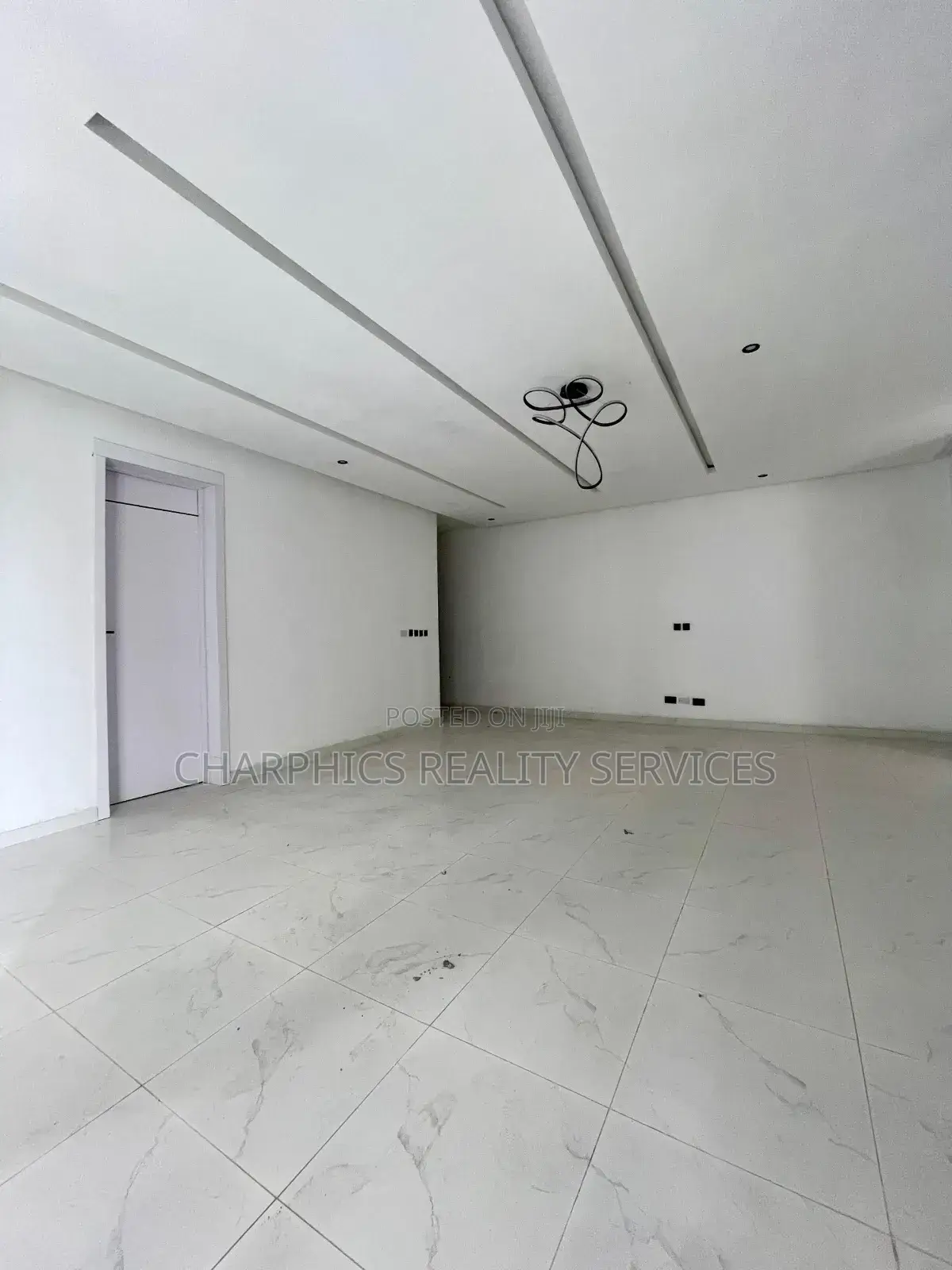 4bdrm Penthouse in Lekki Phase 1 for sale