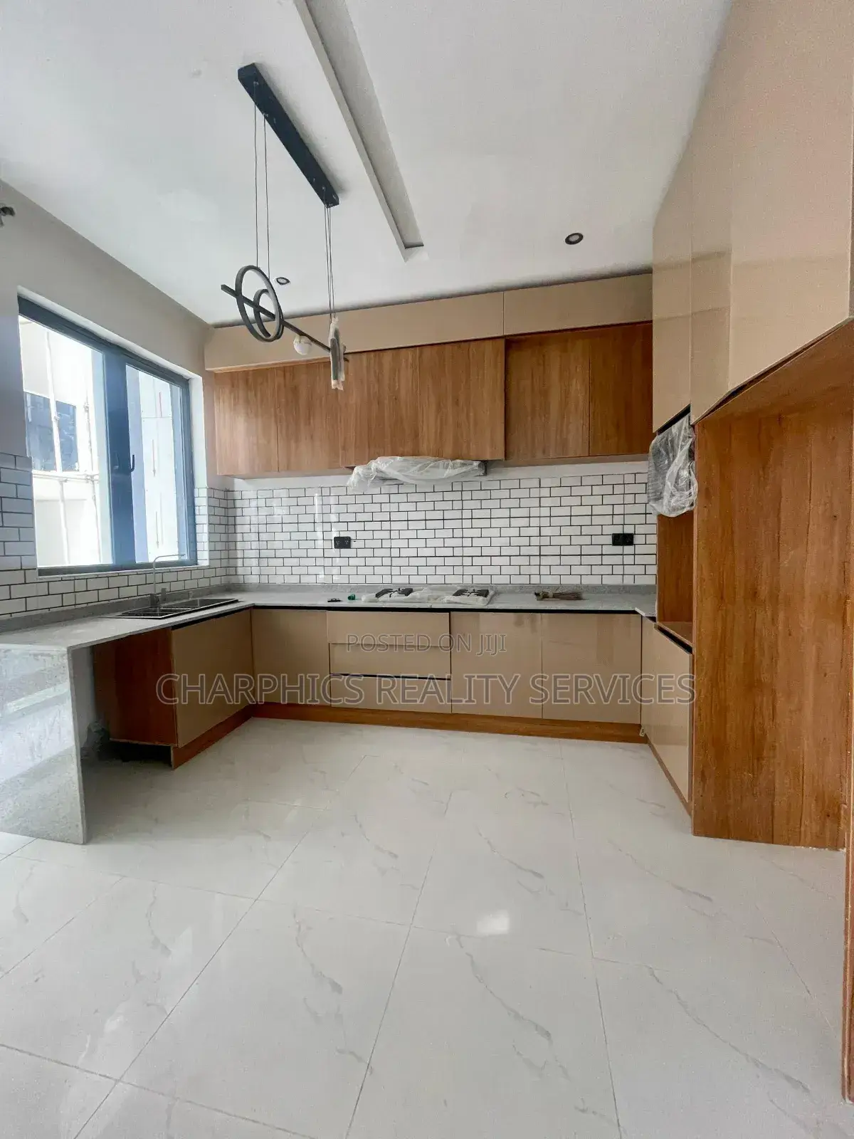 4bdrm Penthouse in Lekki Phase 1 for sale