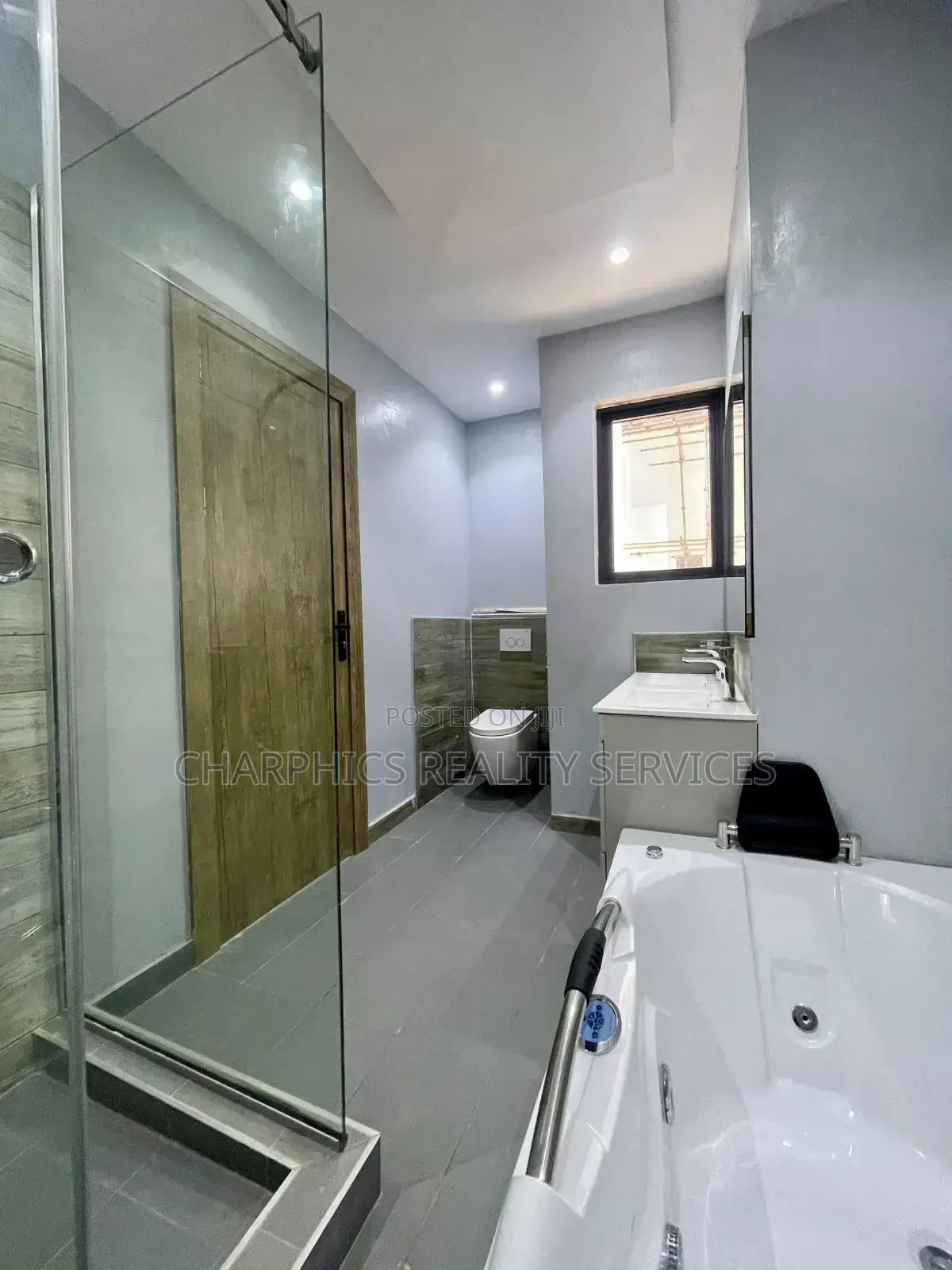 4bdrm Maisonette in Lekki Phase 1 for sale