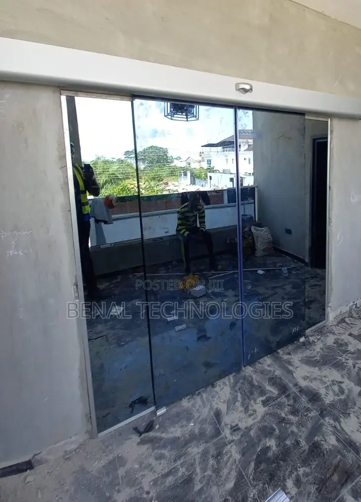 Automatic Motion-Scan Sliding Door