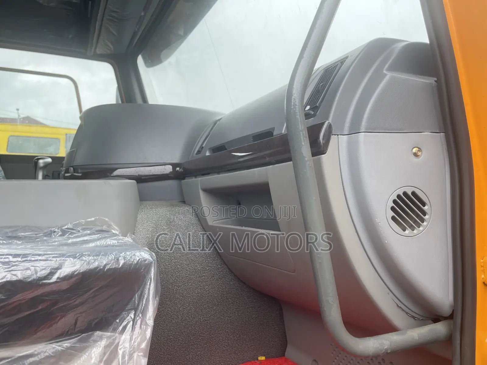 Foreign Used Howo Tractor Head 371hp 2010 Yellow