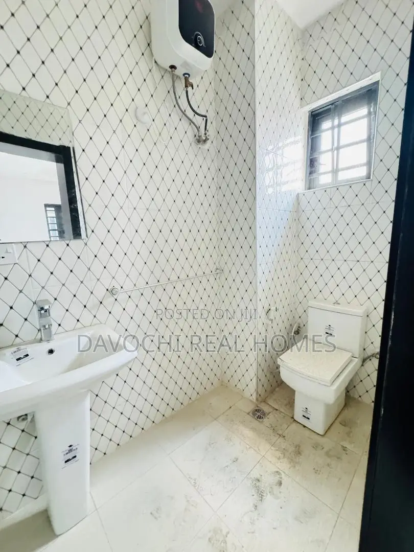 2bdrm Apartment in Osapa london for rent