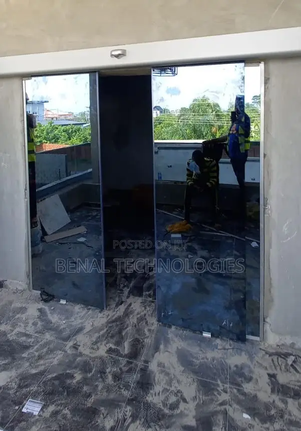 Auto-Triggered Sliding Door