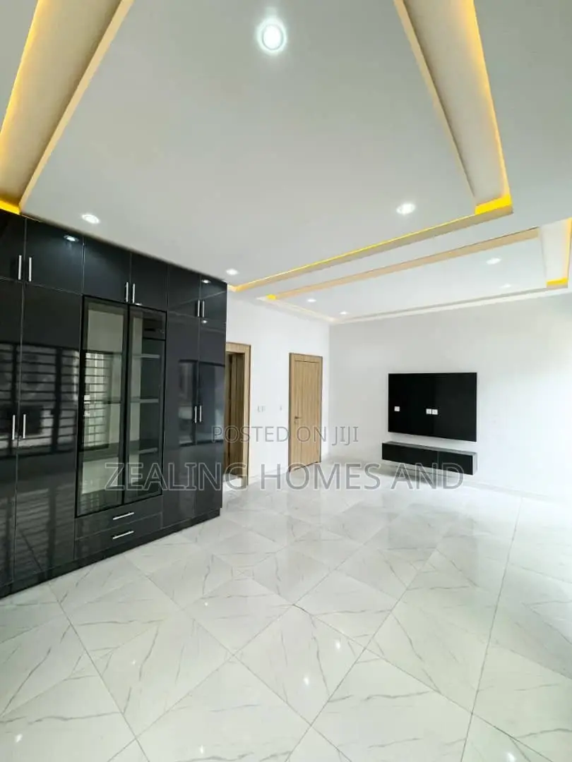 5bdrm Duplex in Chevron Lekki Phase for sale