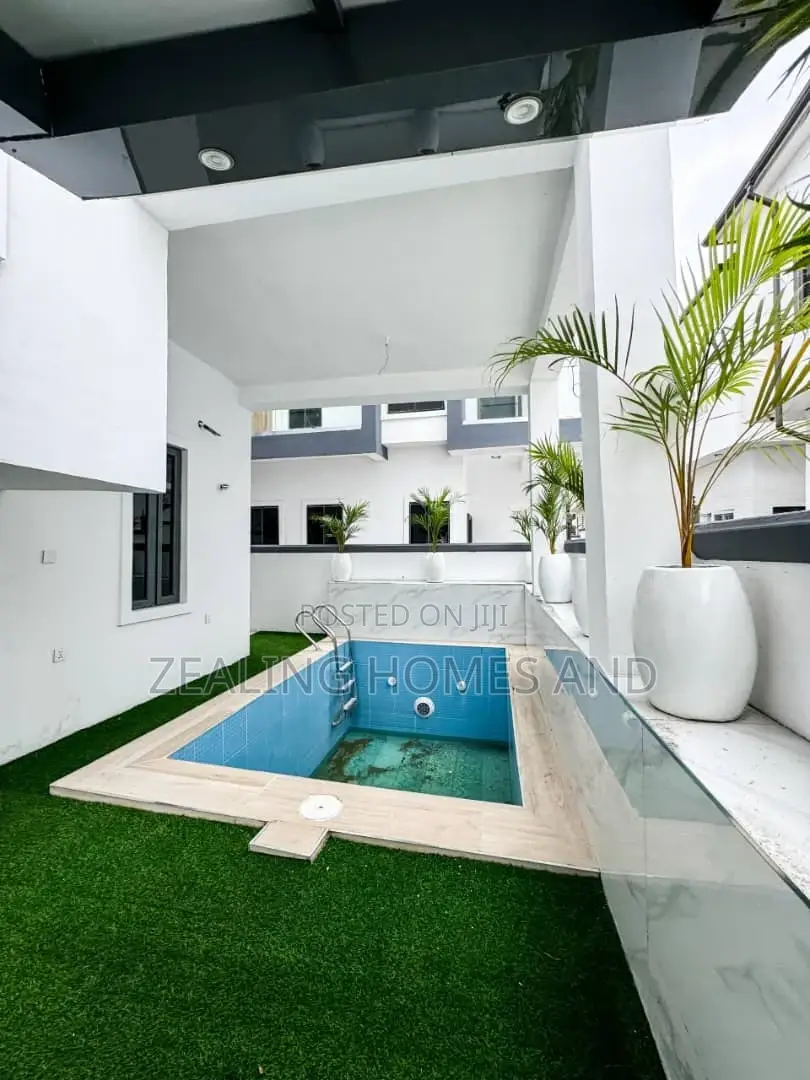 5bdrm Duplex in Chevron Lekki Phase for sale
