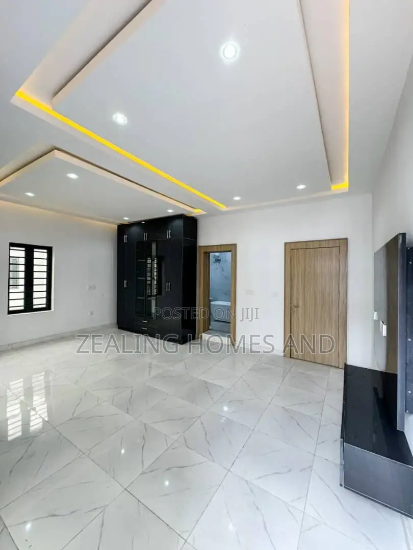 5bdrm Duplex in Chevron Lekki Phase for sale