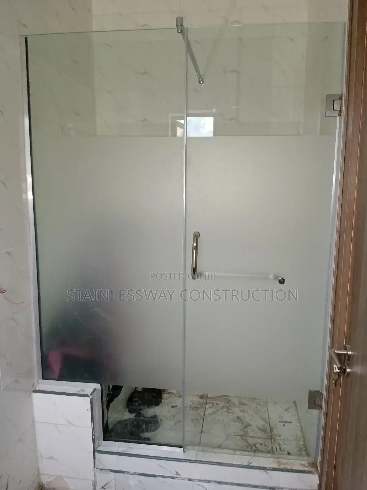 Semi-Frameless Glass Shower Cubicle