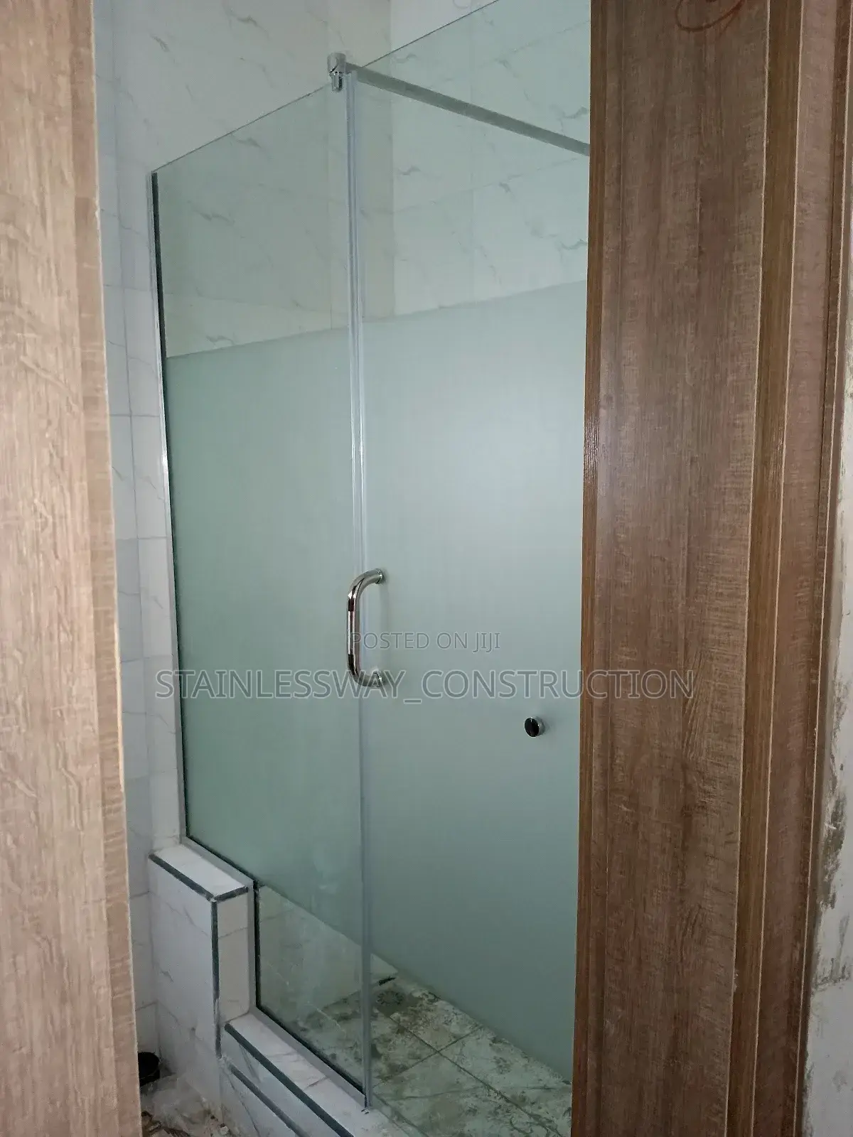 Semi-Frameless Glass Shower Cubicle