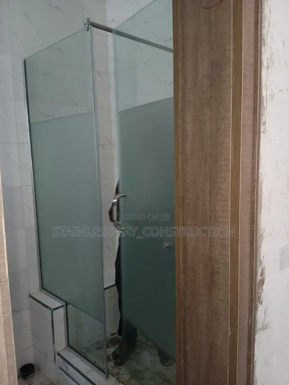 Framed Glass Shower Cubicle