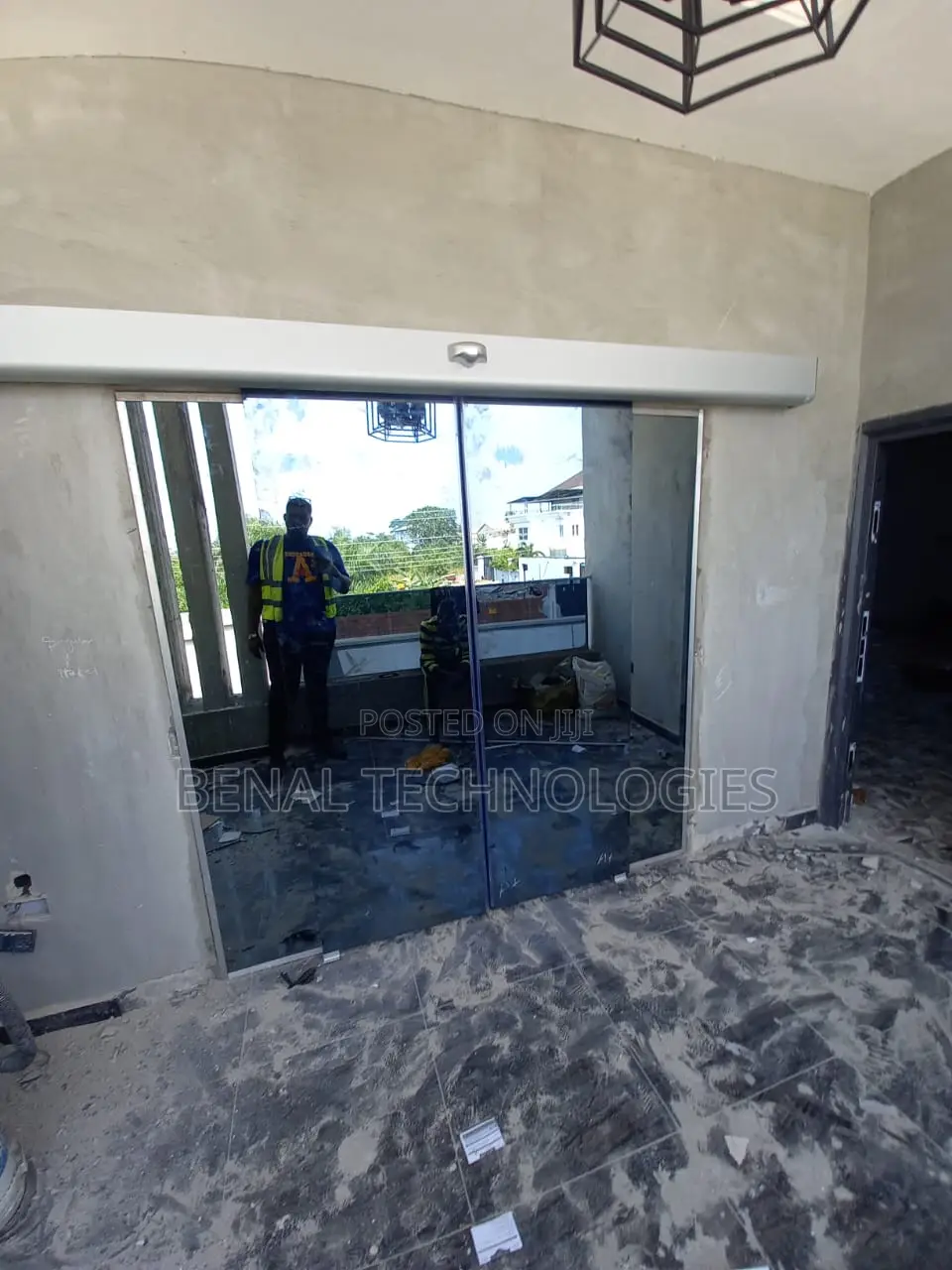 Automatic Motion-Guide Sliding Glass Door