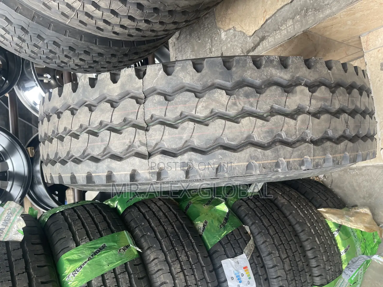 315/80r22.5 Tires