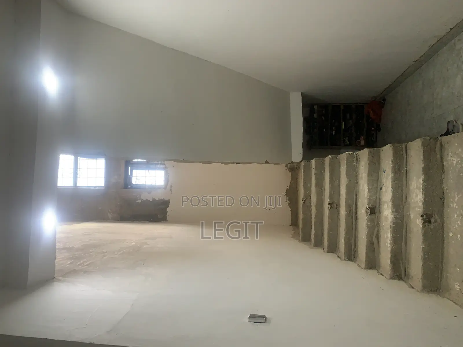 3bdrm Penthouse in Minna for sale