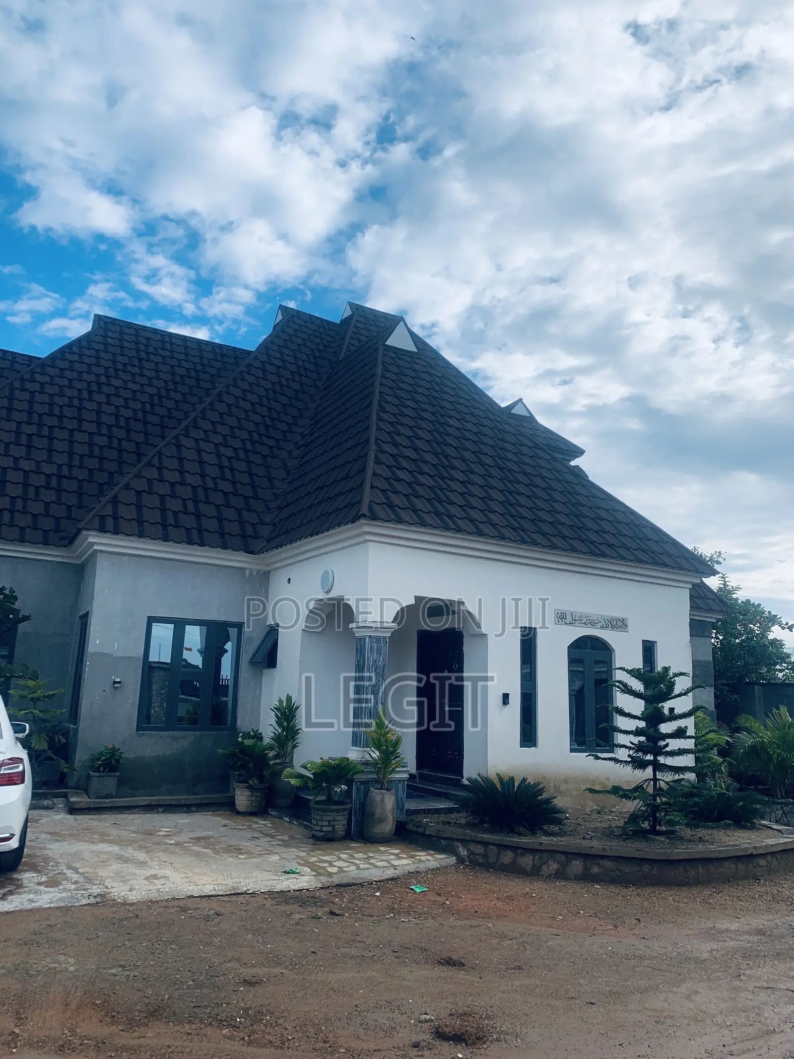 3bdrm Penthouse in Minna for sale