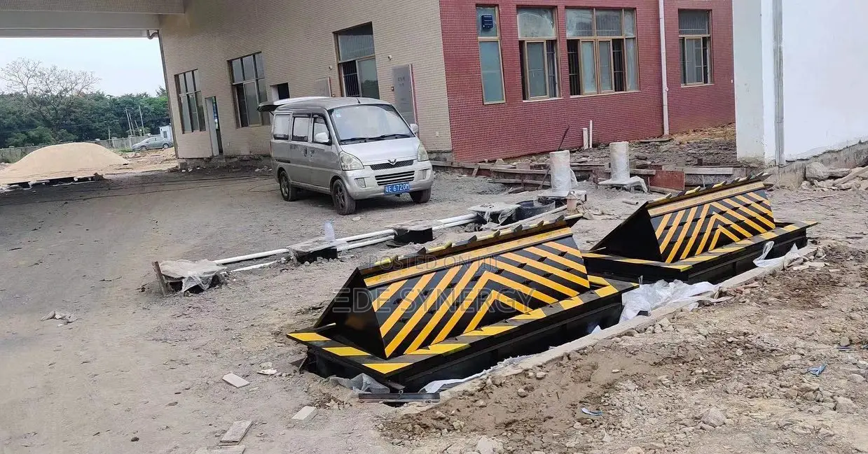 3M Hydraulic Road Blocker