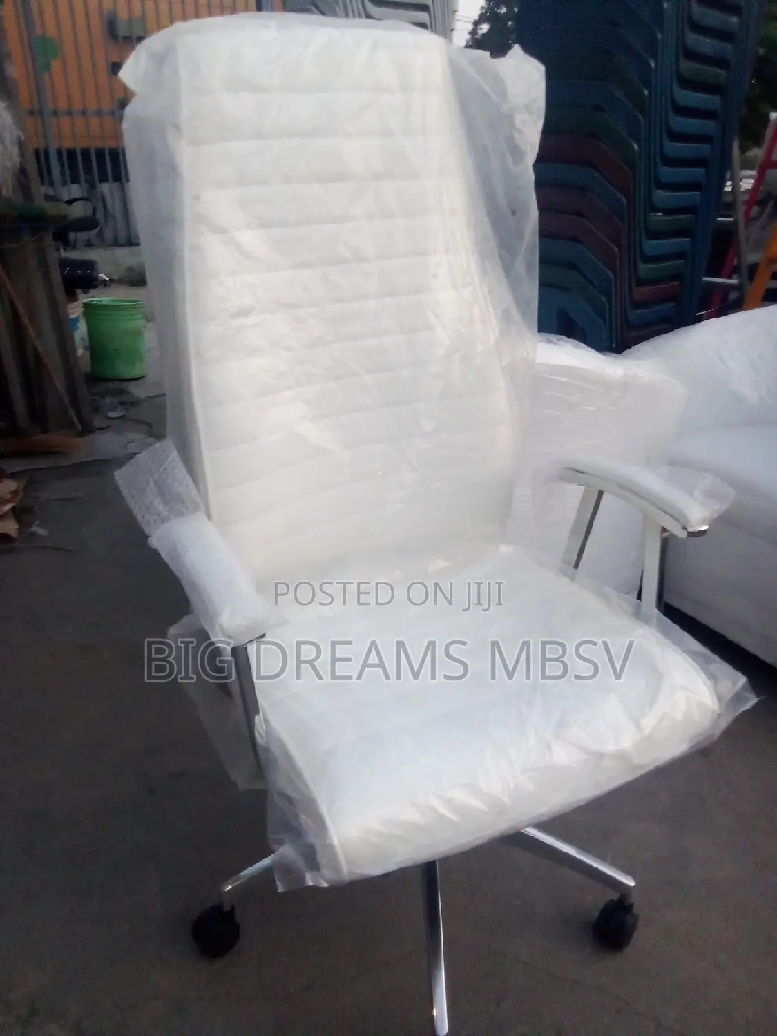 B430 Leather Executive Swivel Chair (White)