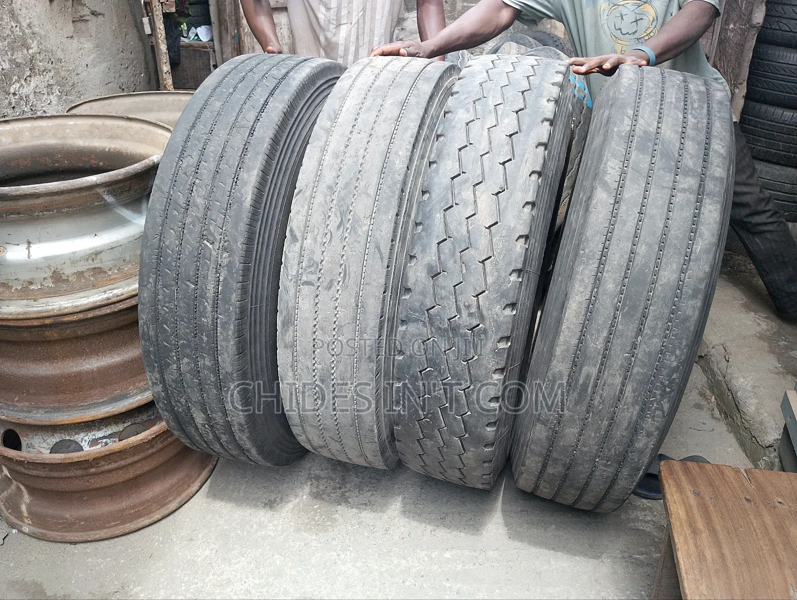 11 R24 Tukumbor Tire