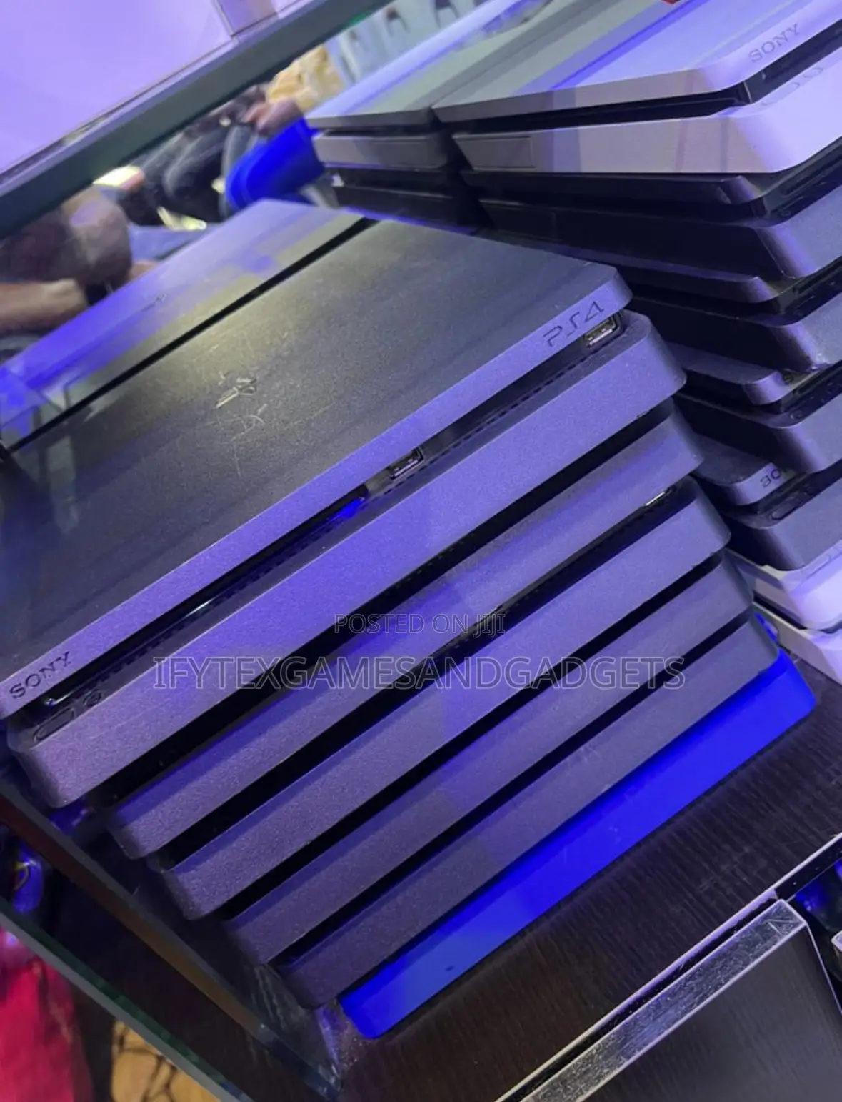 Uk  Ps 4 Slim 500gb With 1 Pad and Accessories