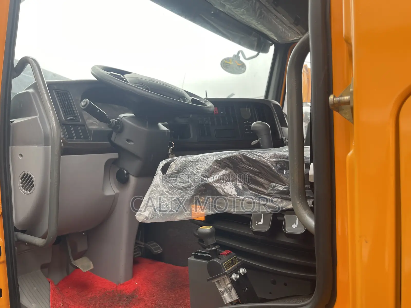 Foreign Used Howo Sinotruck 10 Tires Tipper.