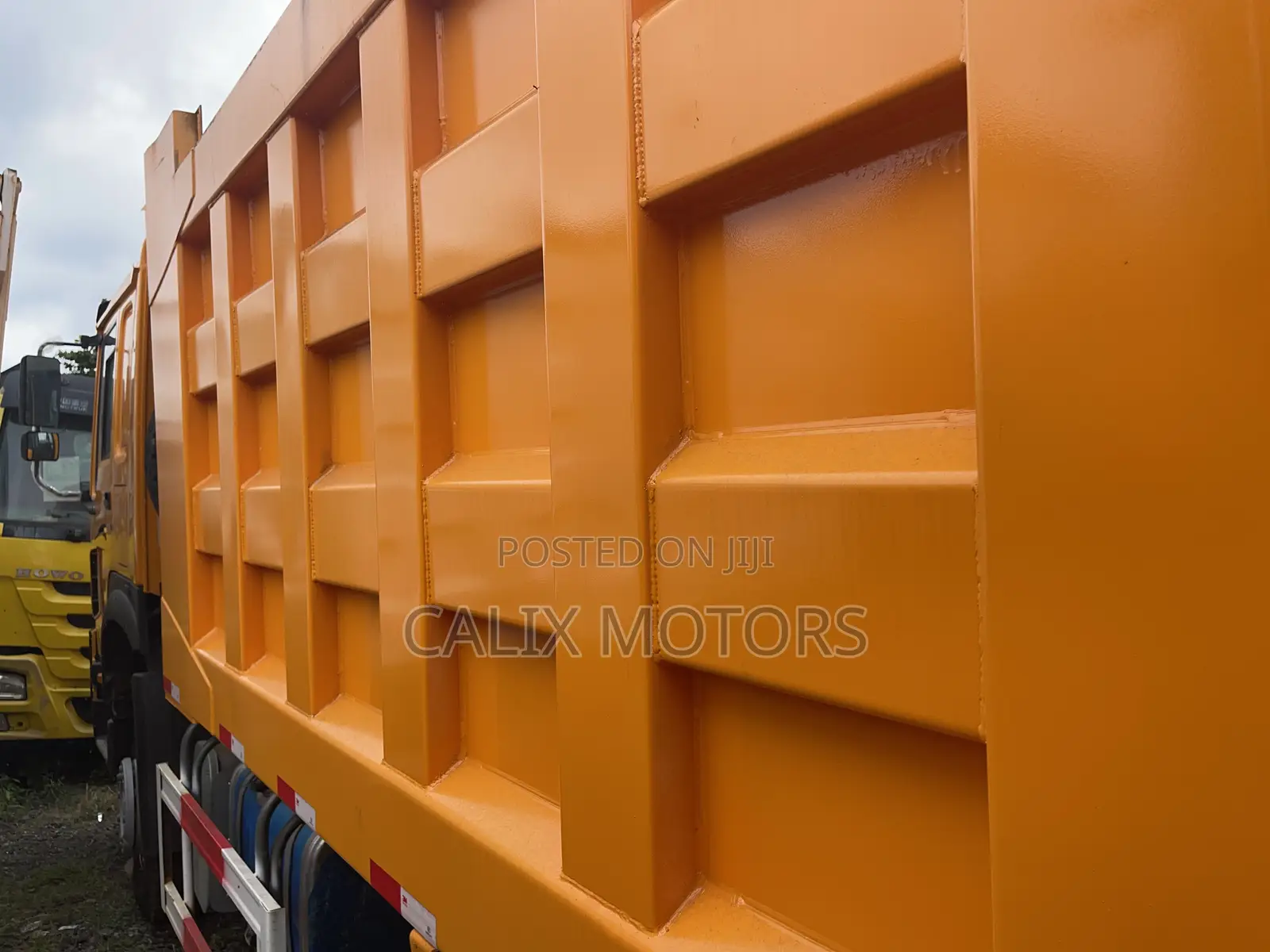 Foreign Used Howo Sinotruck 10 Tires Tipper.