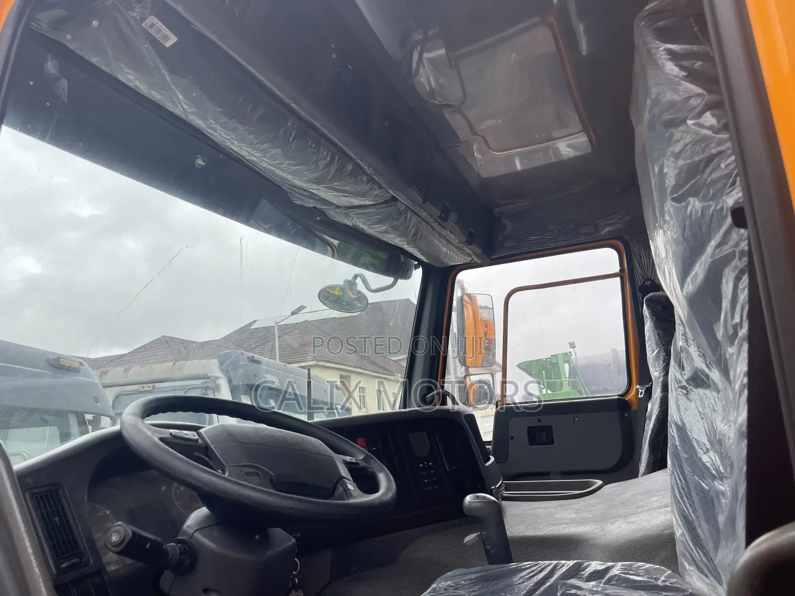 Foreign Used Howo Sinotruck 10 Tires Tipper.