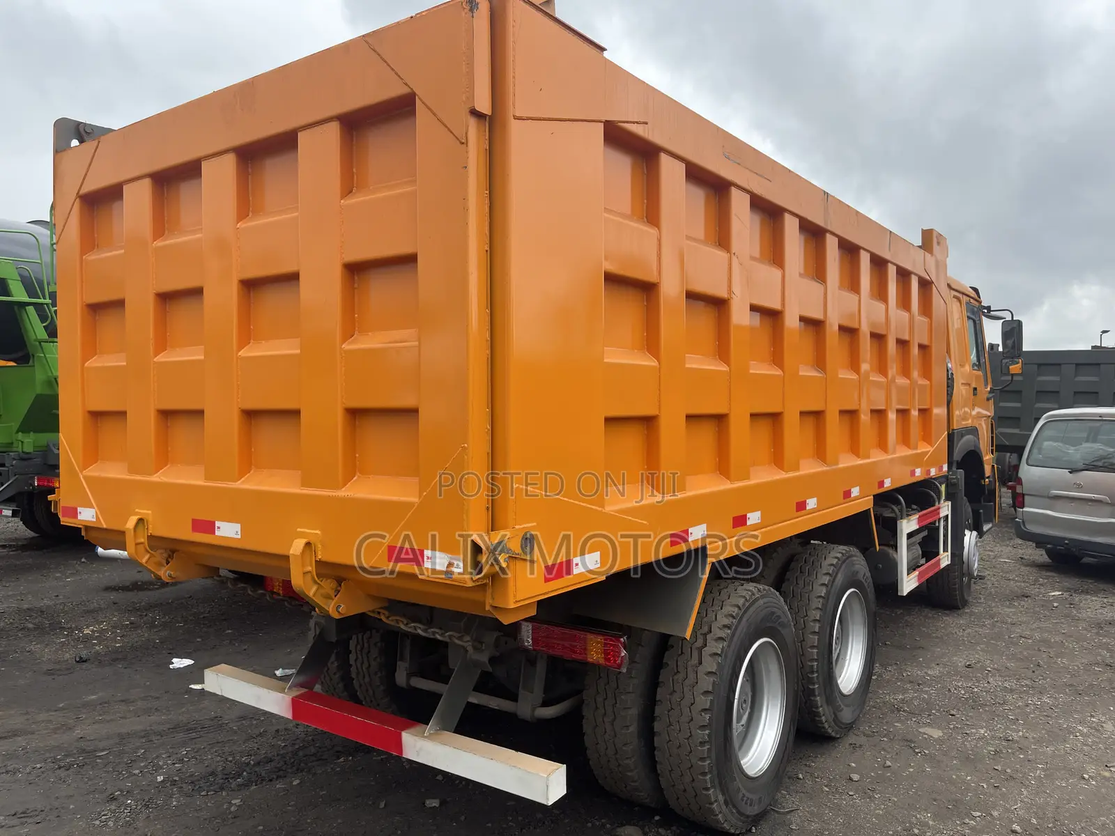 Foreign Used Howo Sinotruck 10 Tyres Tipper Truck.