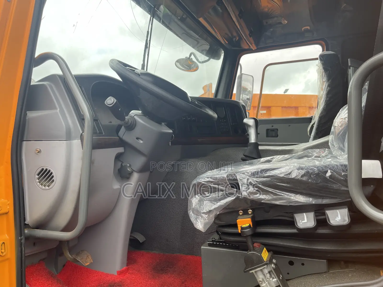 Foreign Used Howo Sinotruck 10 Tyres Tipper Truck.